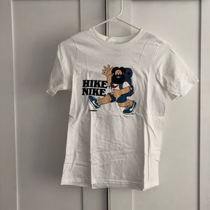 Nike Graphic Tee - Kids Medium